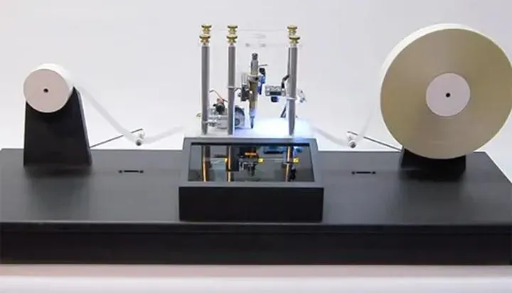 Jak działa maszyna Turinga i dlaczego jest kluczowa dla informatyki?