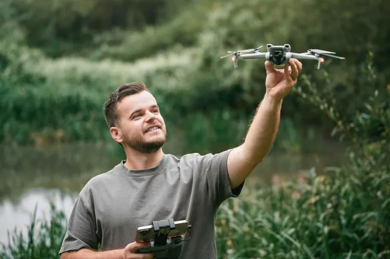 Jak skutecznie połączyć drona z pilotem – poradnik dla początkujących